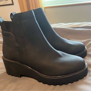 Size 9 wedge boot